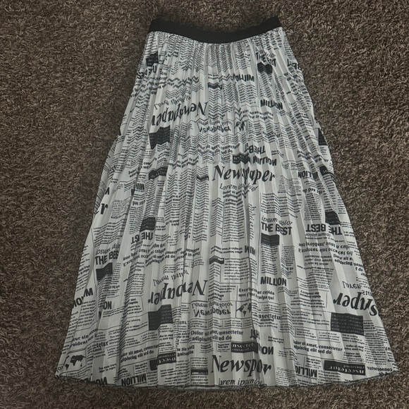 Black and White Newspaper Print Skirt - Picture 1 of 1